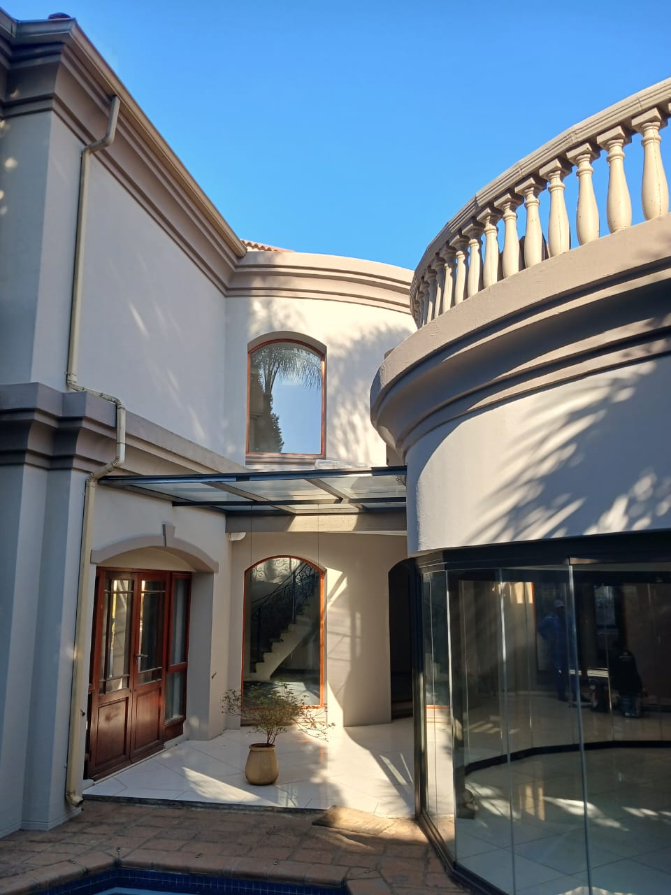 Curved Glass Courtyard & Balcony Renovation
