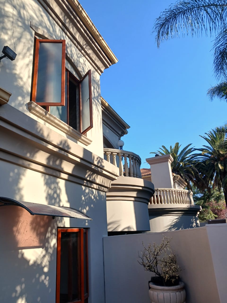 Refinished Cornices & Upper Balcony Detail