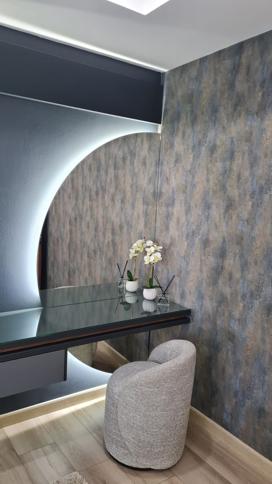 Vanity Nook with Textured Feature Wall