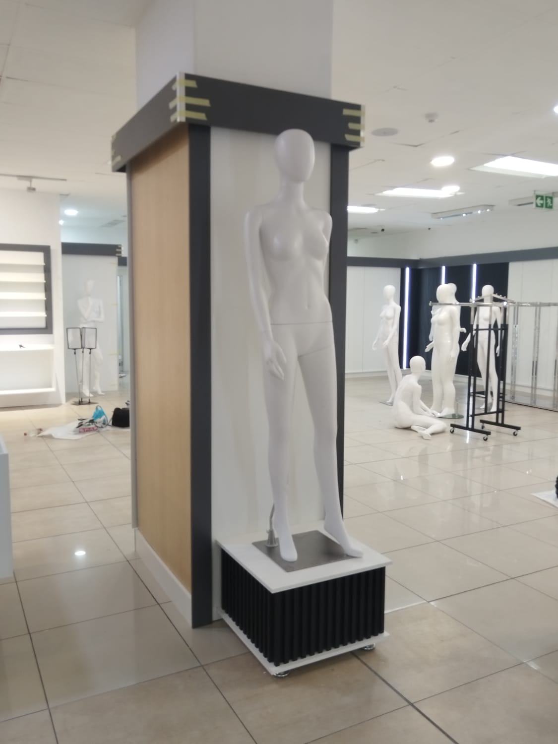 Retail Store Fit-Out — Feature Columns