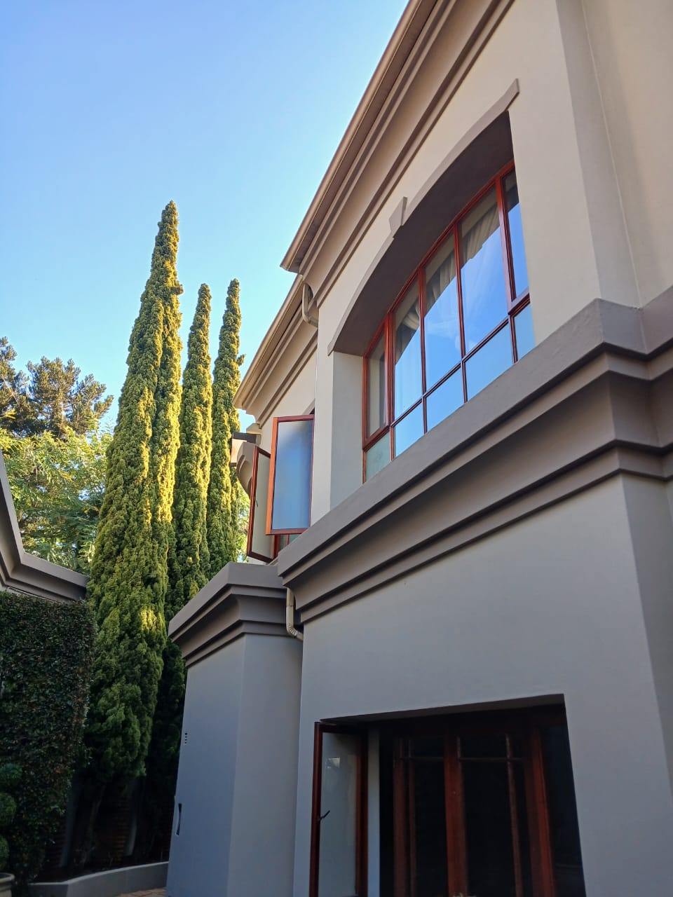 Refreshed Facade & Window Frame Refinishing