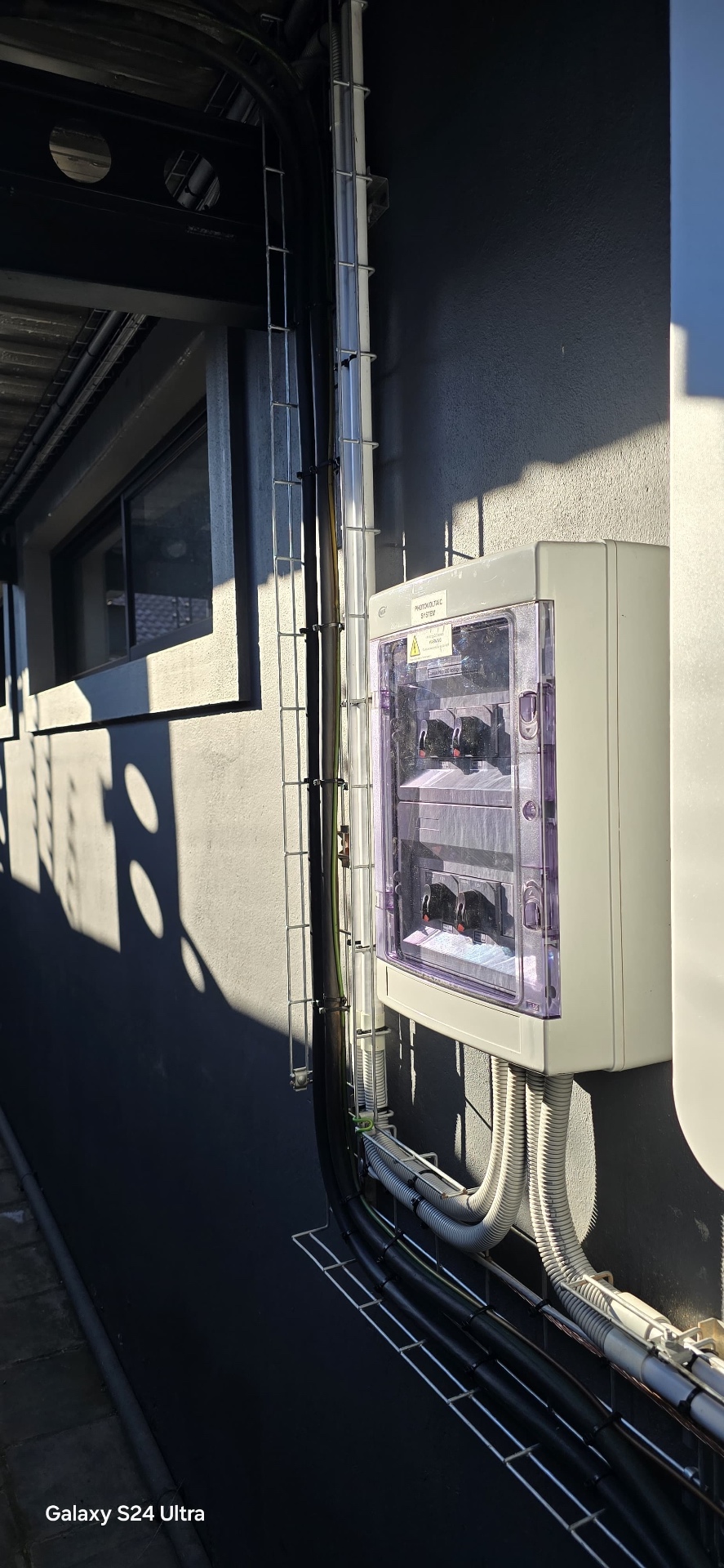 Photovoltaic DC Isolator & Combiner Box